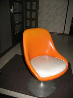 古いデザイン色の革貼椅子
